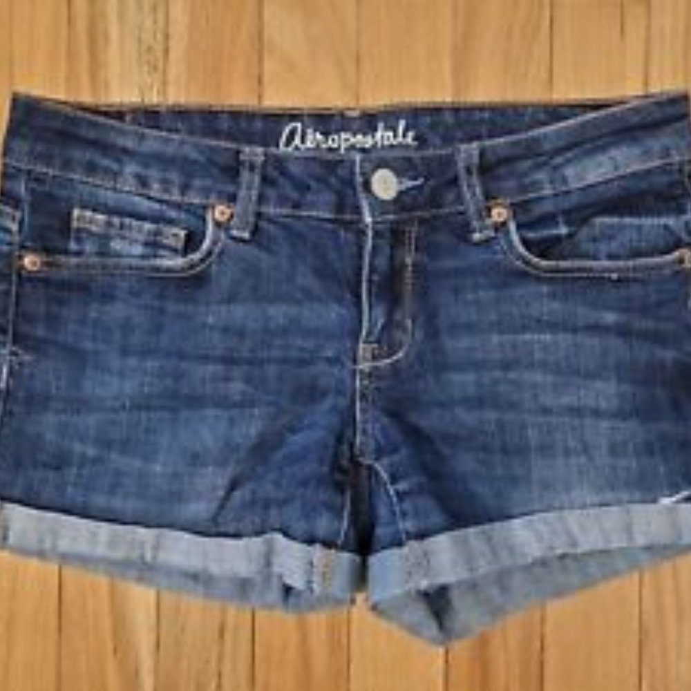 Aeropostale Jean Shorts - Low Rise Midi - Size 2 - Great Condition!!